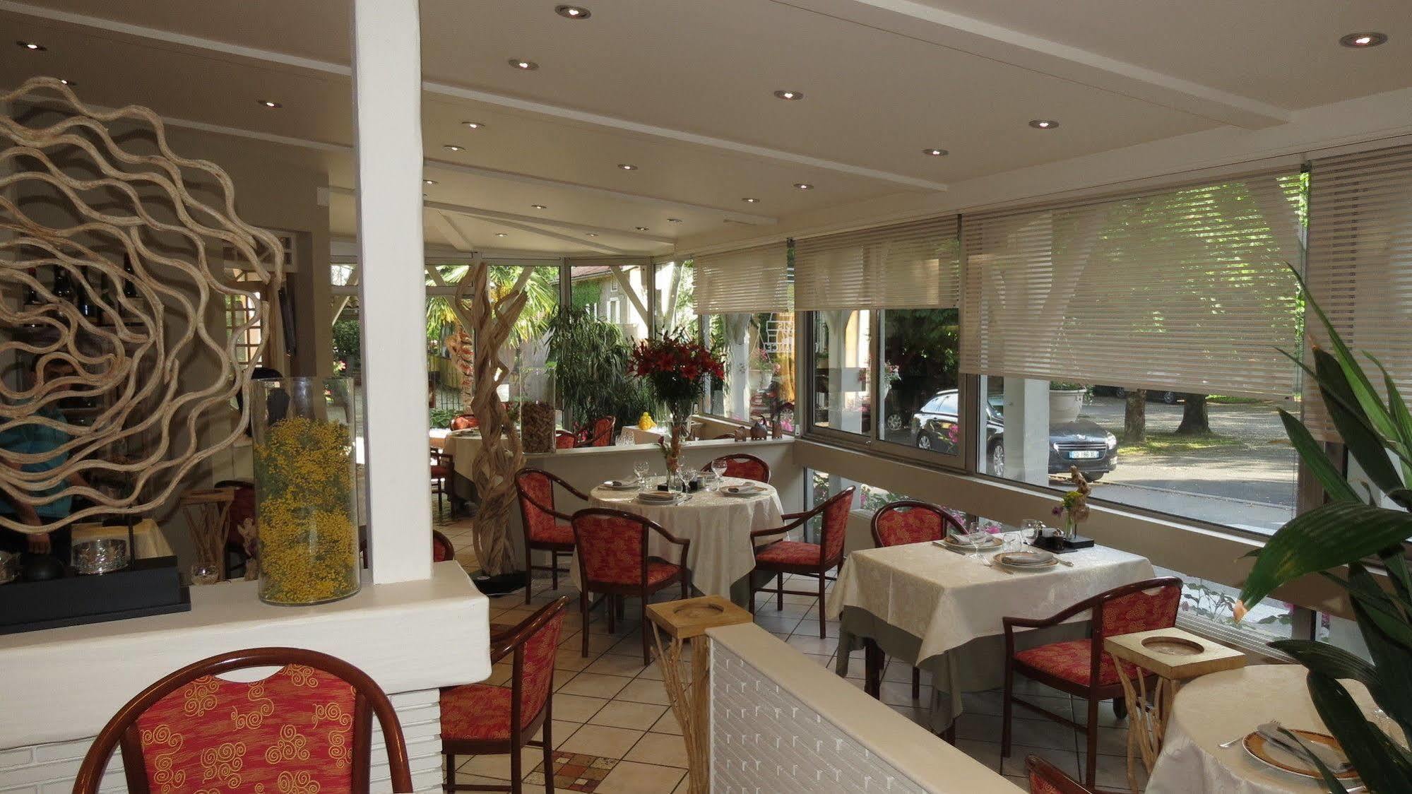 Logis Hotel Restaurant Chez Nous Sainte-Croix  Екстер'єр фото